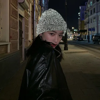 2021 Novu Jesensko - zimski modni trend Odražava Svjetlo Вязаную Kapu za žene i muškarce, Crnu Hladnom Reflektirajuće Toplu kapu Baotou Cap Hat